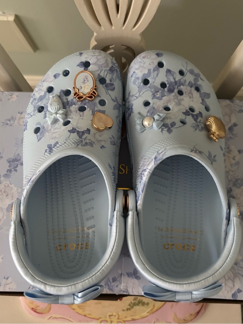 LoveShackFancy blue rose Crocs 8 women’s in box - Picture 13 of 13